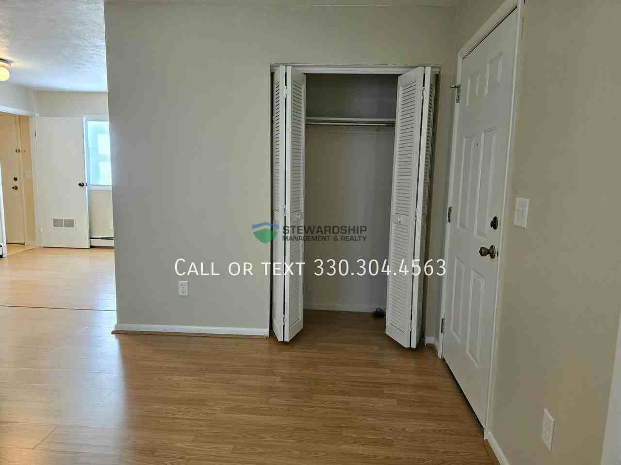 1082 Hazel St - Photo 4 of 32