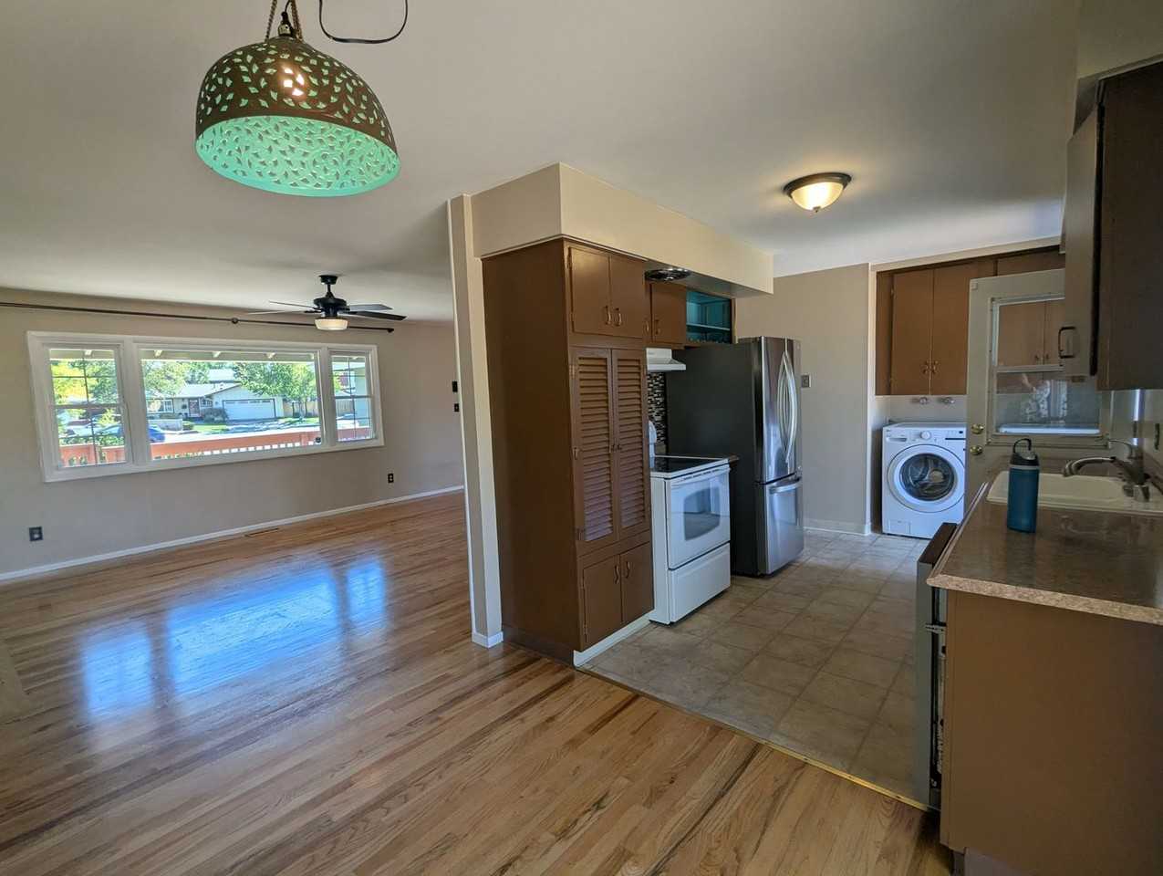 1421 Samuel Way - Photo 6 of 19