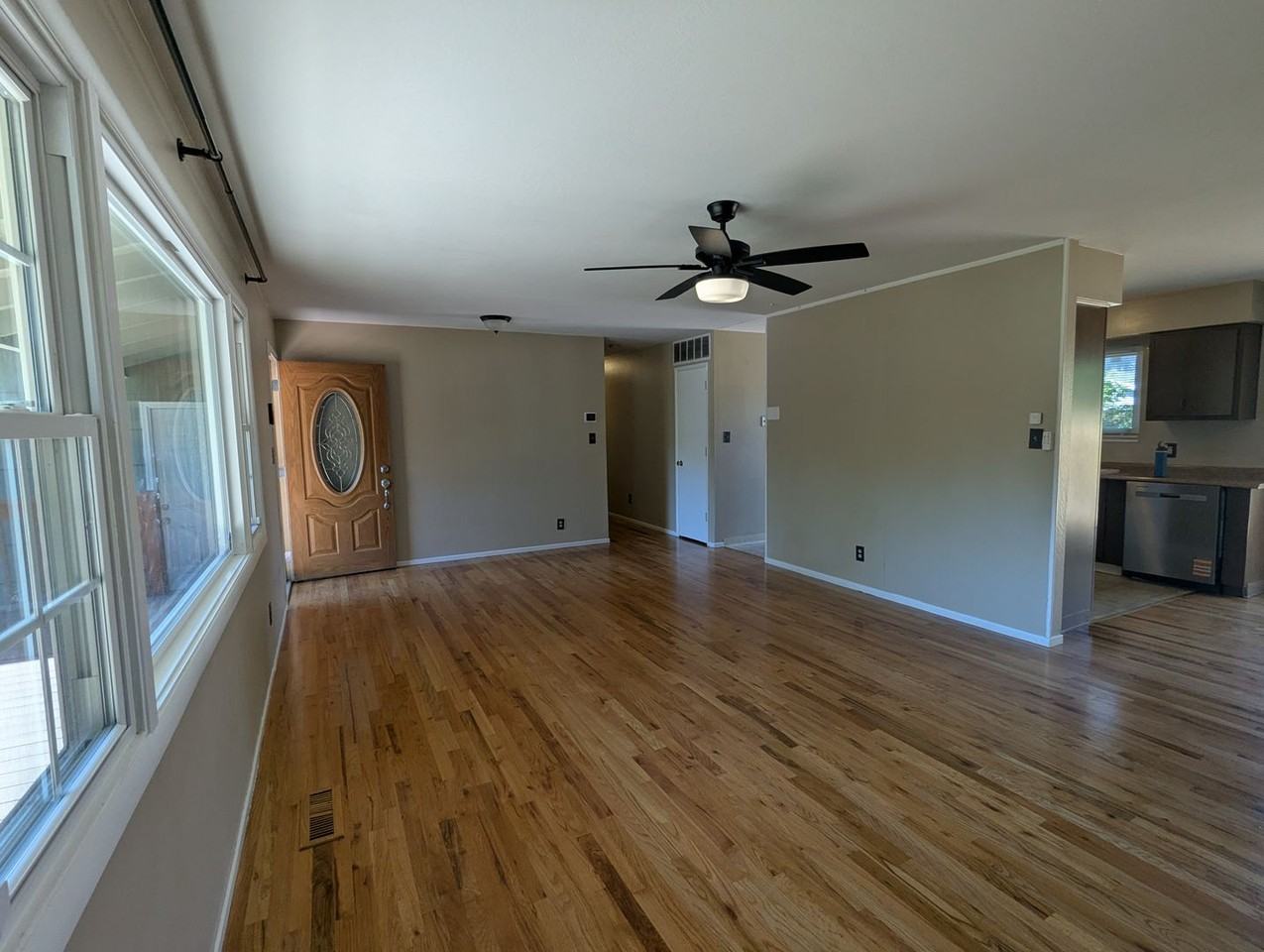 1421 Samuel Way - Photo 4 of 19