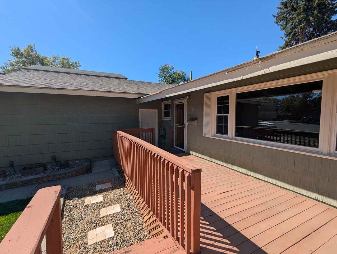 1421 Samuel Way - Photo 2 of 19