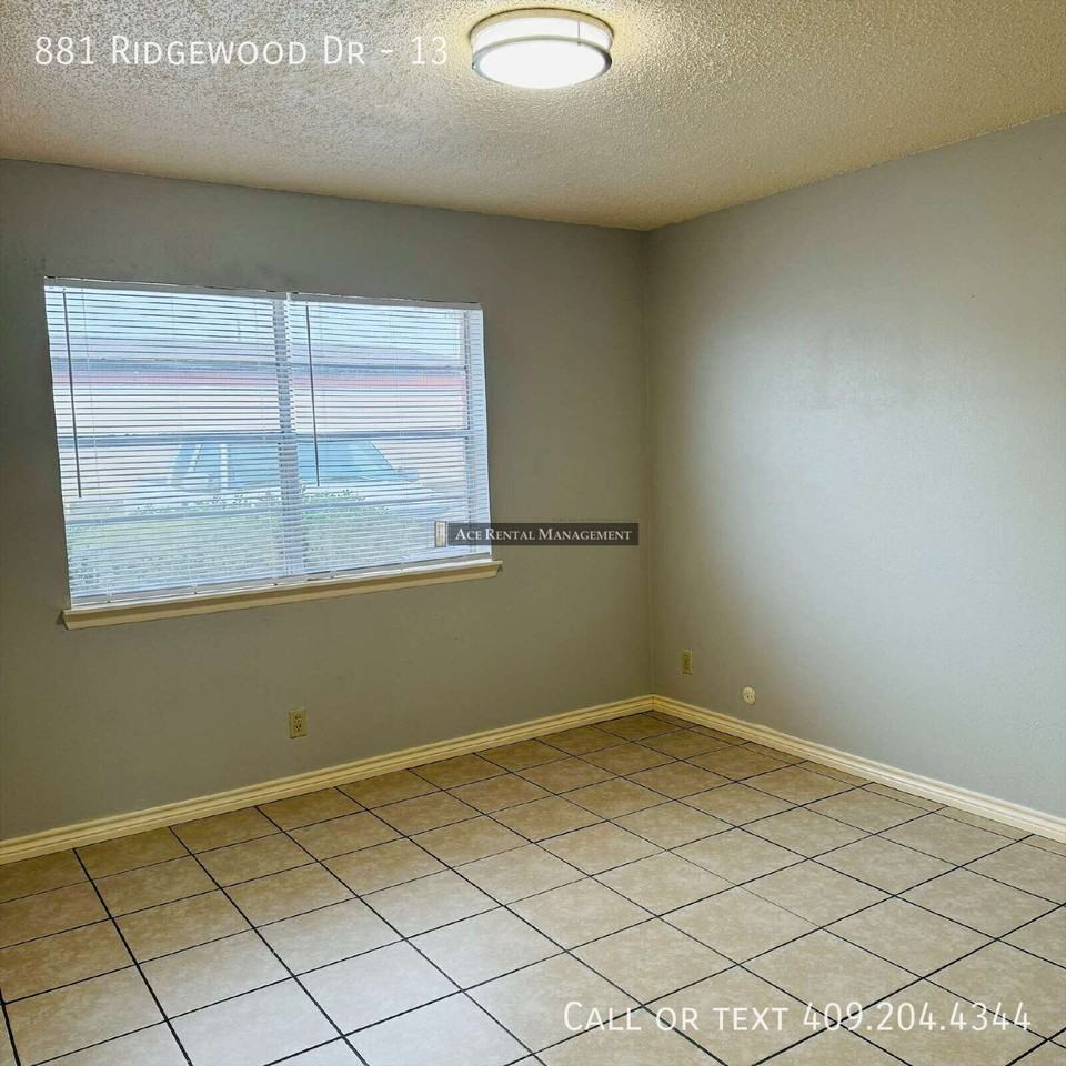 881 Ridgewood Dr #13 - Photo 2 of 7