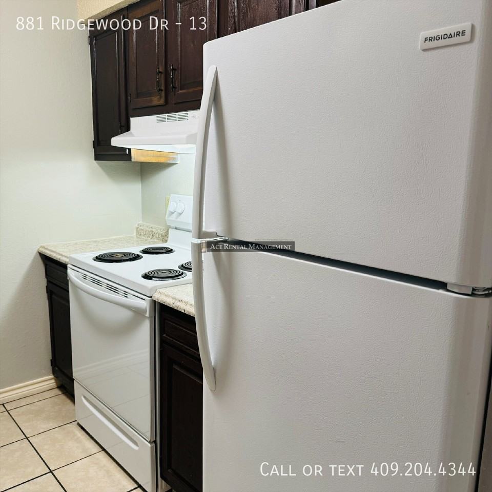 881 Ridgewood Dr #13 - Photo 3 of 7