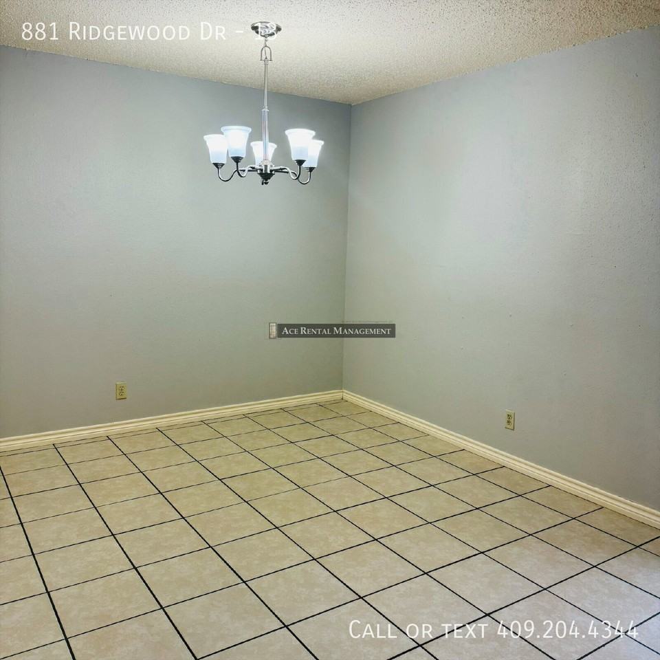 881 Ridgewood Dr #13 - Photo 4 of 7
