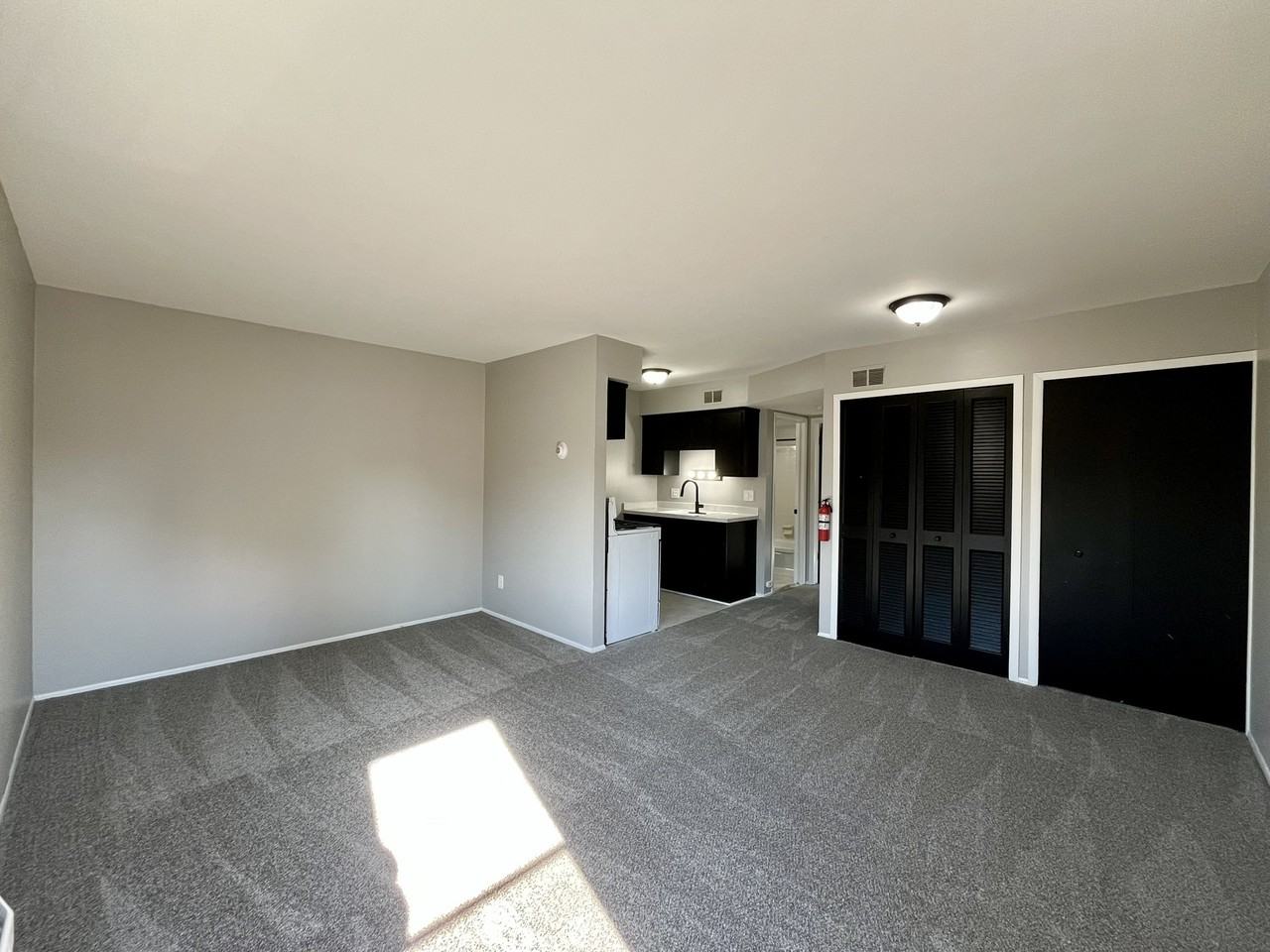 4431 Oakwood Boulevard - Photo 2 of 10