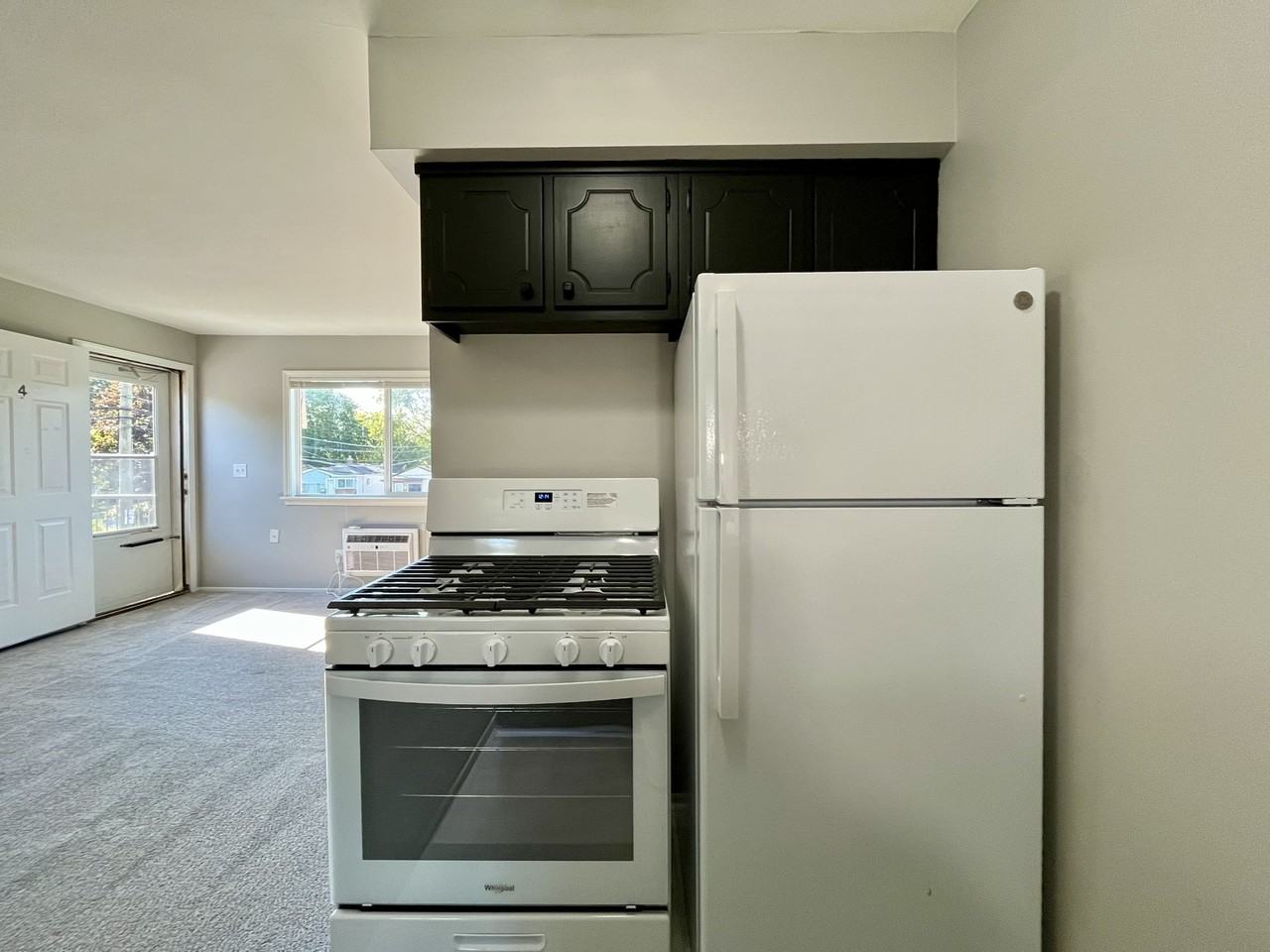 4431 Oakwood Boulevard - Photo 6 of 10