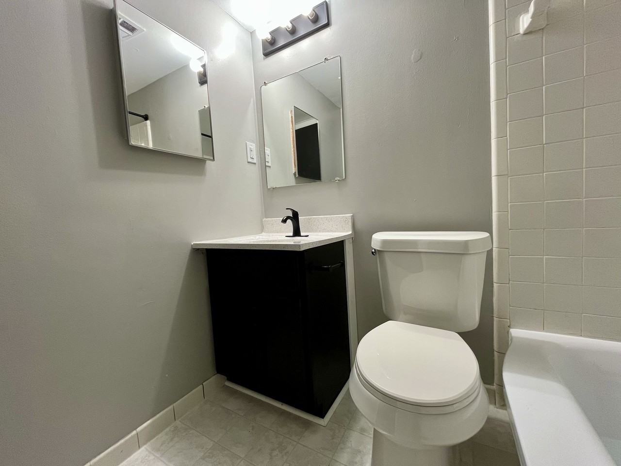 4431 Oakwood Boulevard - Photo 7 of 10