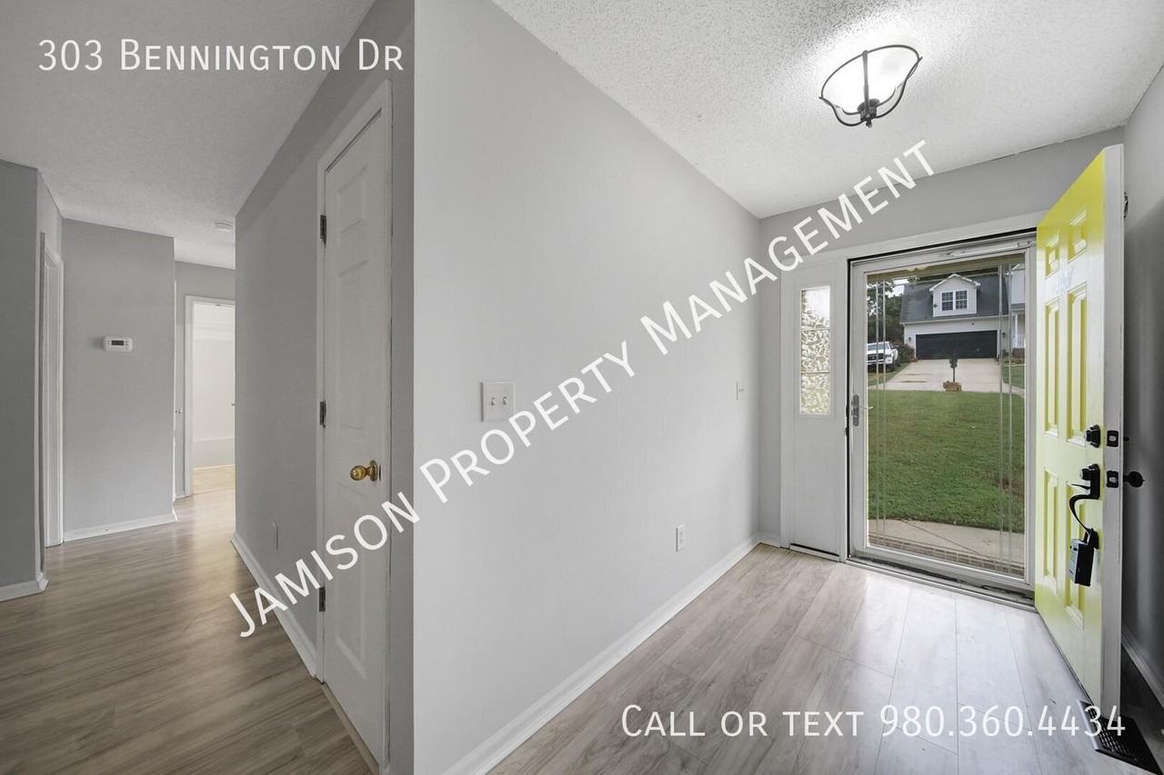 303 Bennington Dr - Photo 3 of 26