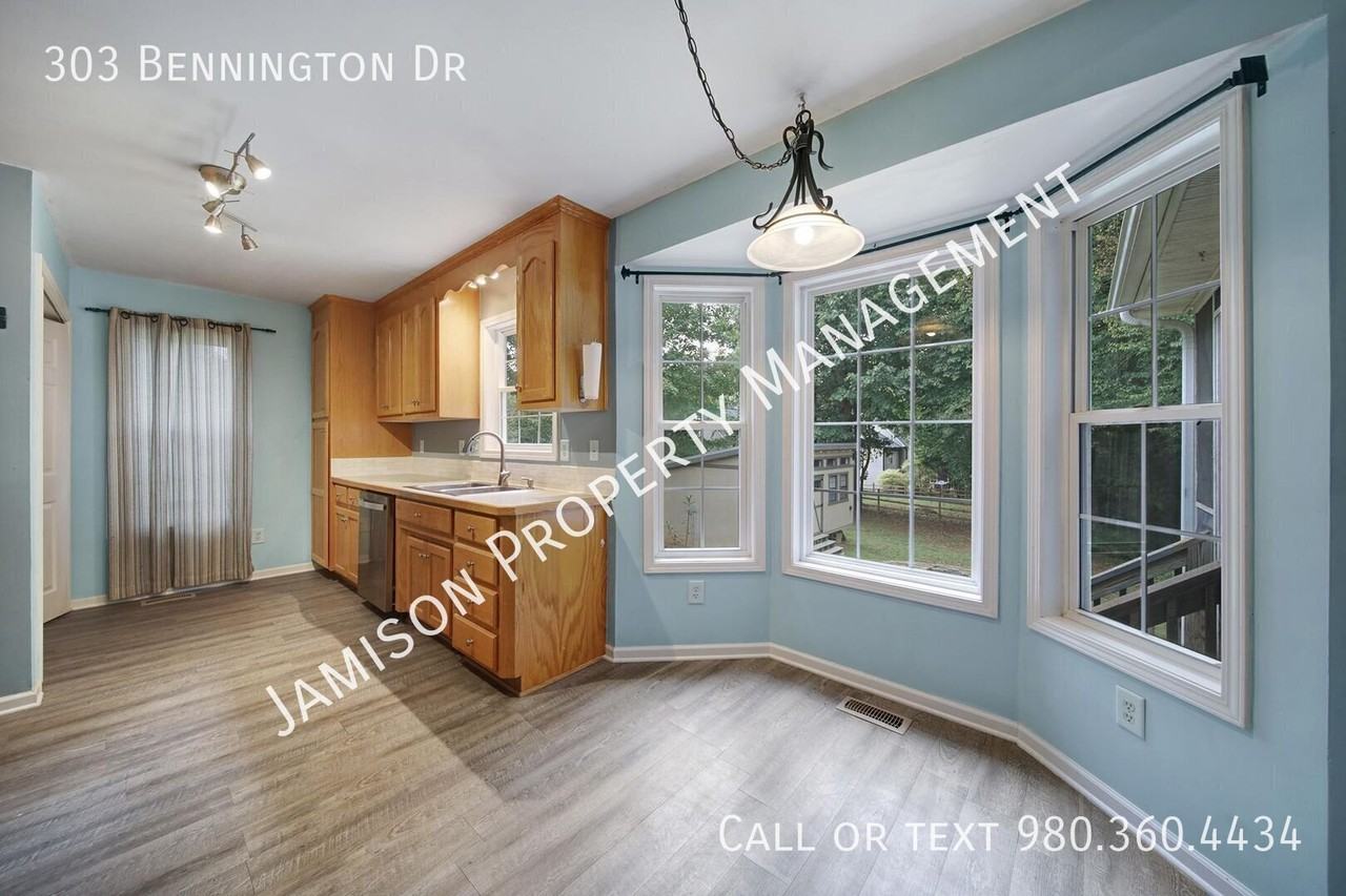 303 Bennington Dr - Photo 6 of 26