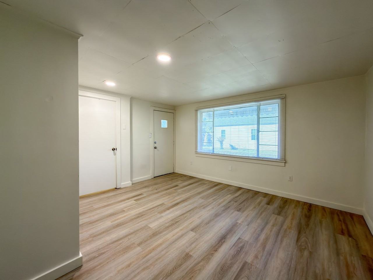 601 S 18th St - Photo 6 of 16