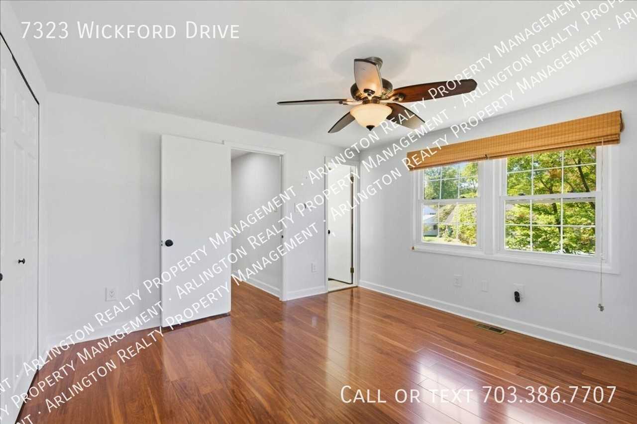 7323 Wickford Dr - Photo 4 of 39