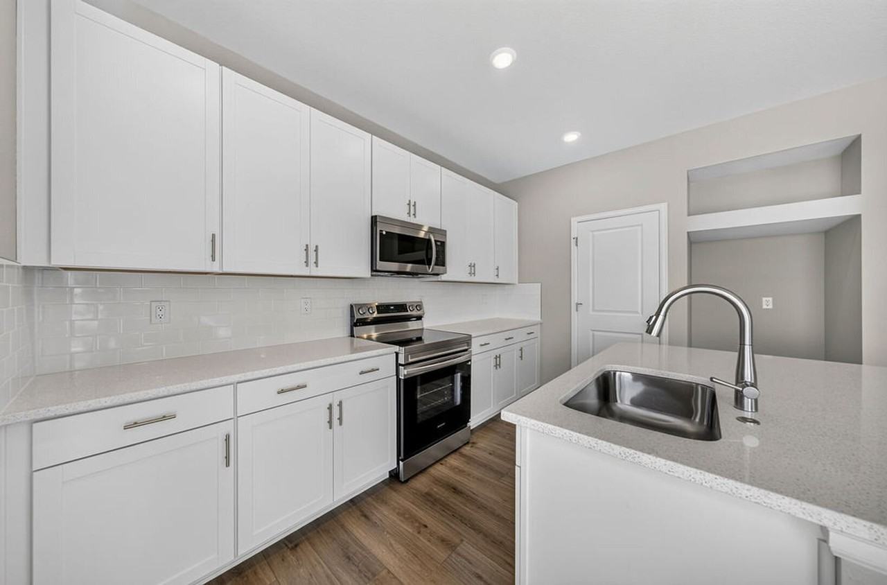 5755 Bowerman Ln - Photo 4 of 50