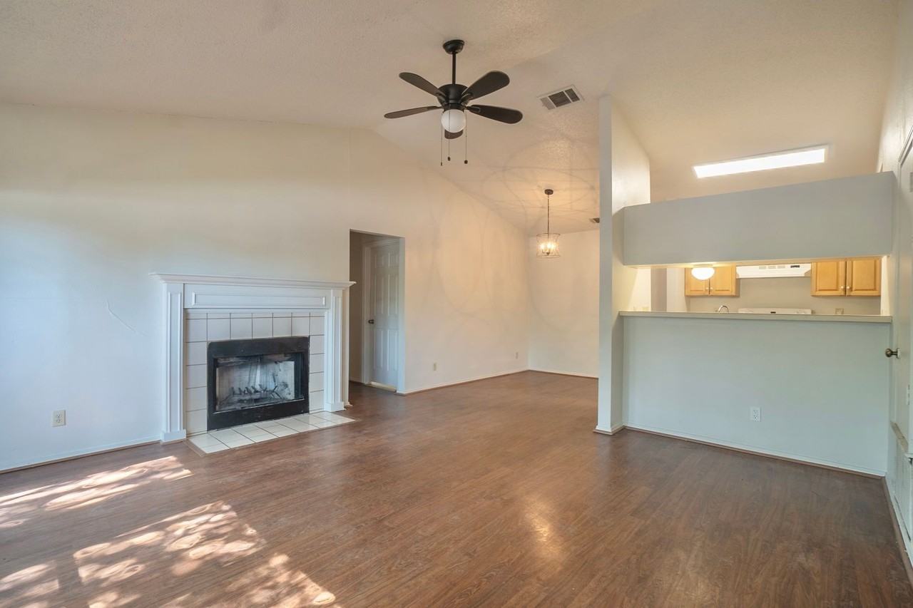 305 Regatta Ct #A - Photo 3 of 28