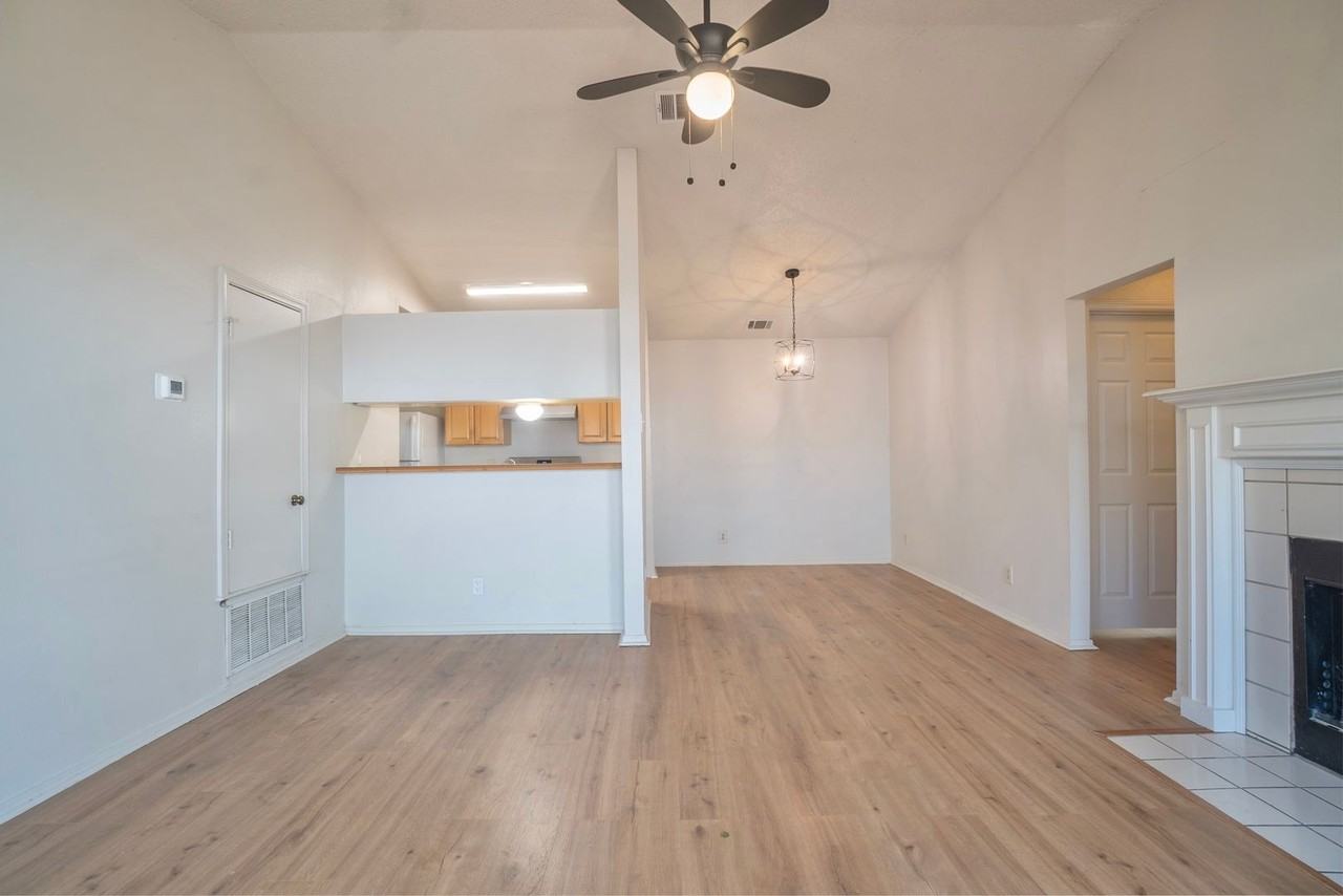 305 Regatta Ct #B - Photo 4 of 28