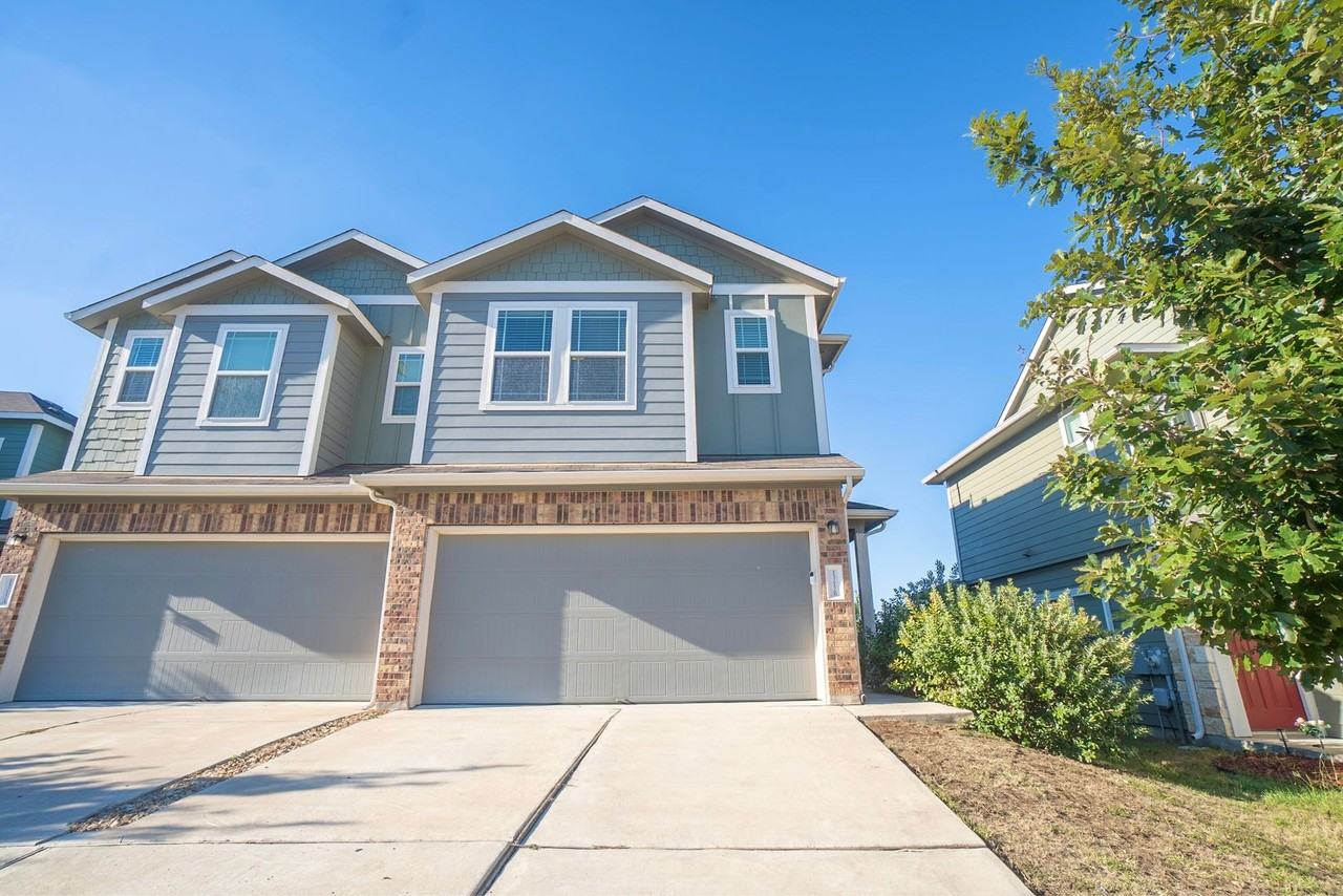 15212 Spruce Frost Cv #B - Photo 2 of 31