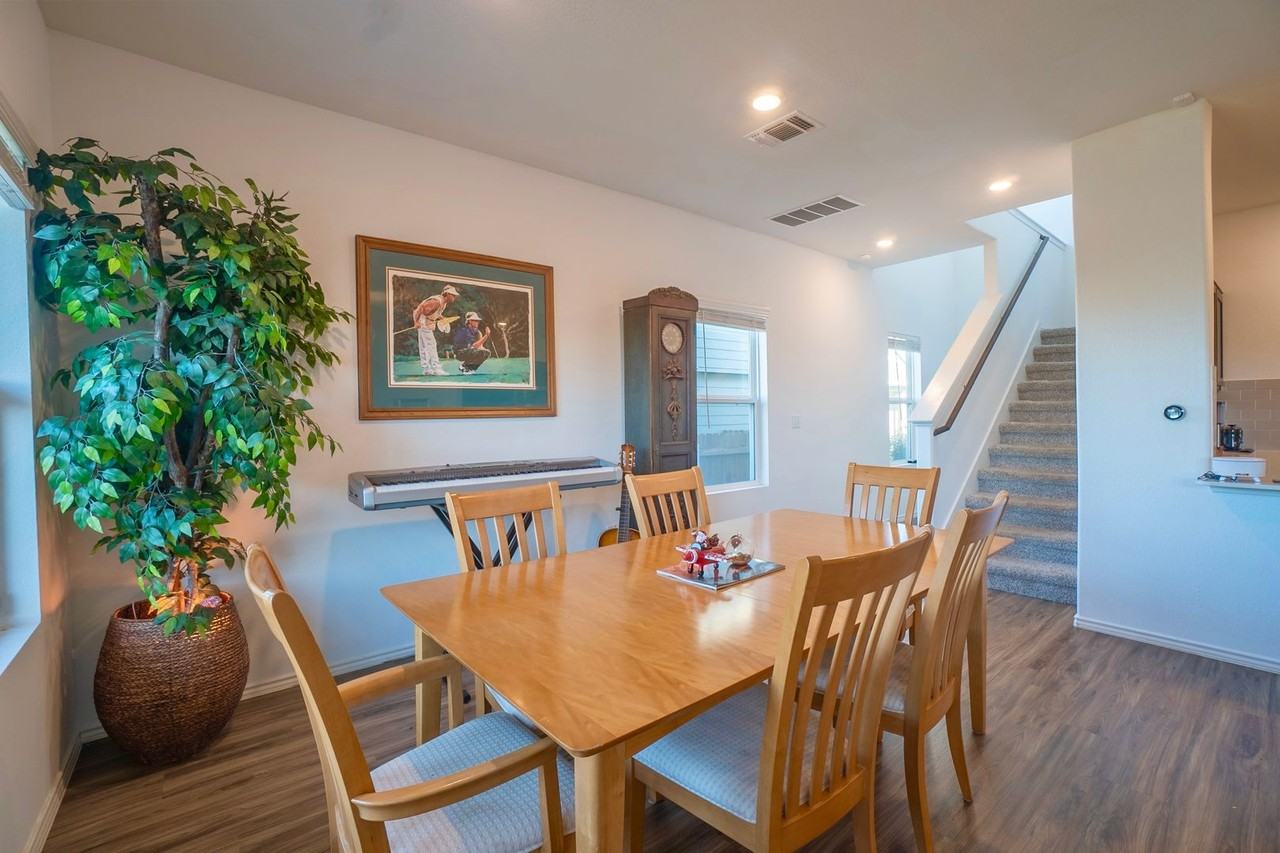 15212 Spruce Frost Cv #B - Photo 5 of 31