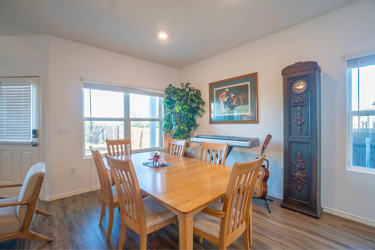 15212 Spruce Frost Cv #B - Photo 6 of 31