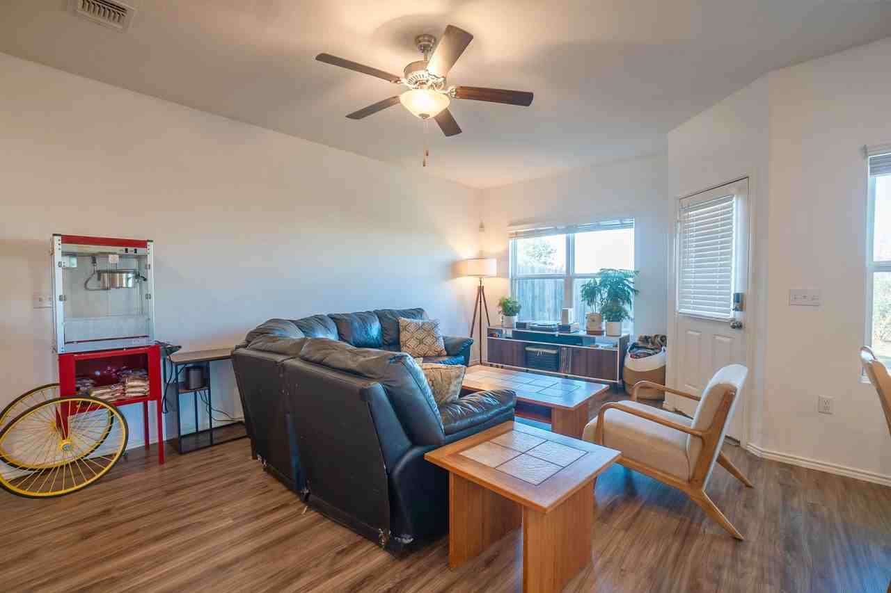15212 Spruce Frost Cv #B - Photo 7 of 31