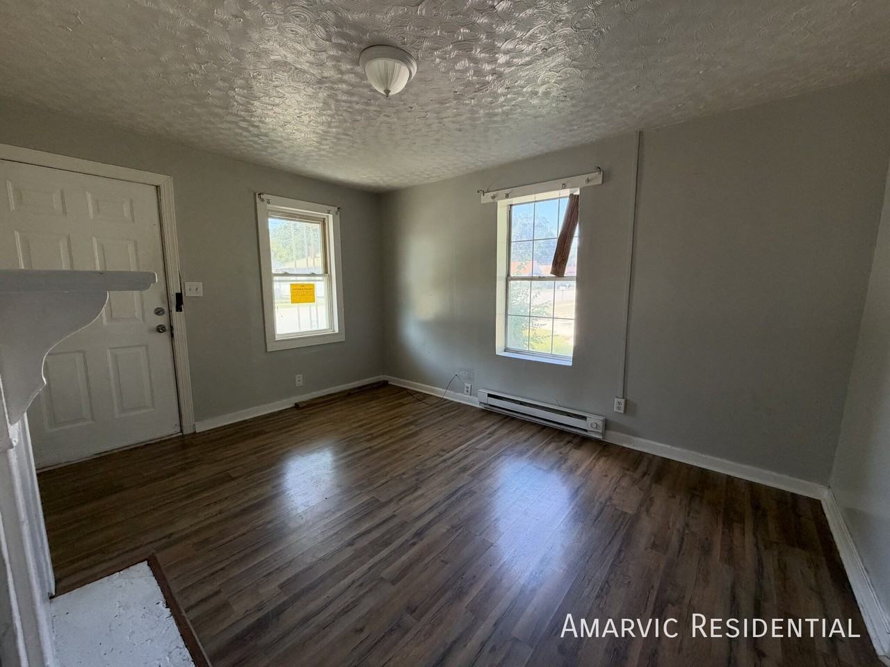 810 E Grand Ave - Photo 3 of 10
