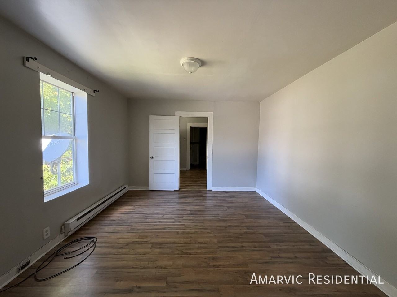 810 E Grand Ave - Photo 4 of 10