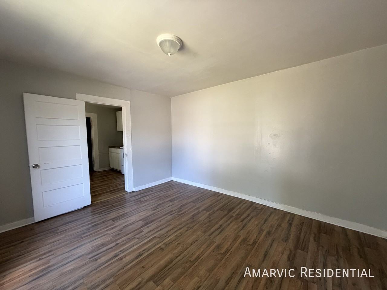 810 E Grand Ave - Photo 5 of 10