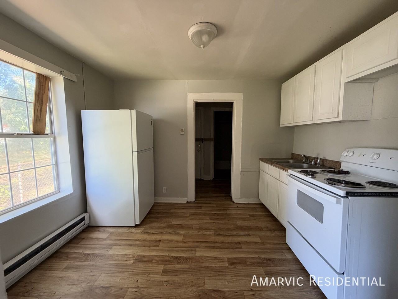 810 E Grand Ave - Photo 6 of 10
