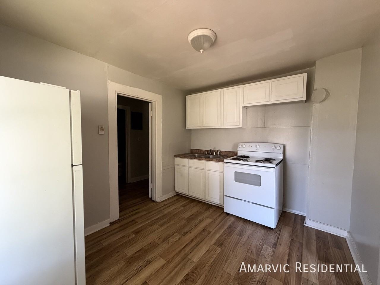 810 E Grand Ave - Photo 7 of 10
