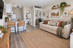 featured image of 1410 S Country Club Dr