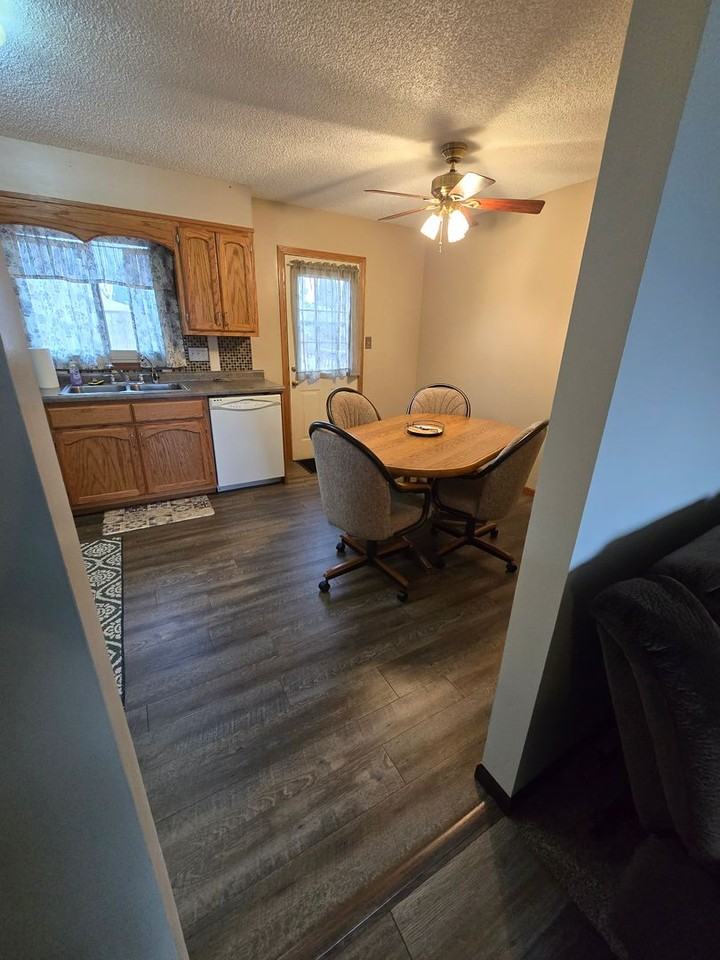 1707 Hilltop Dr - Photo 4 of 12