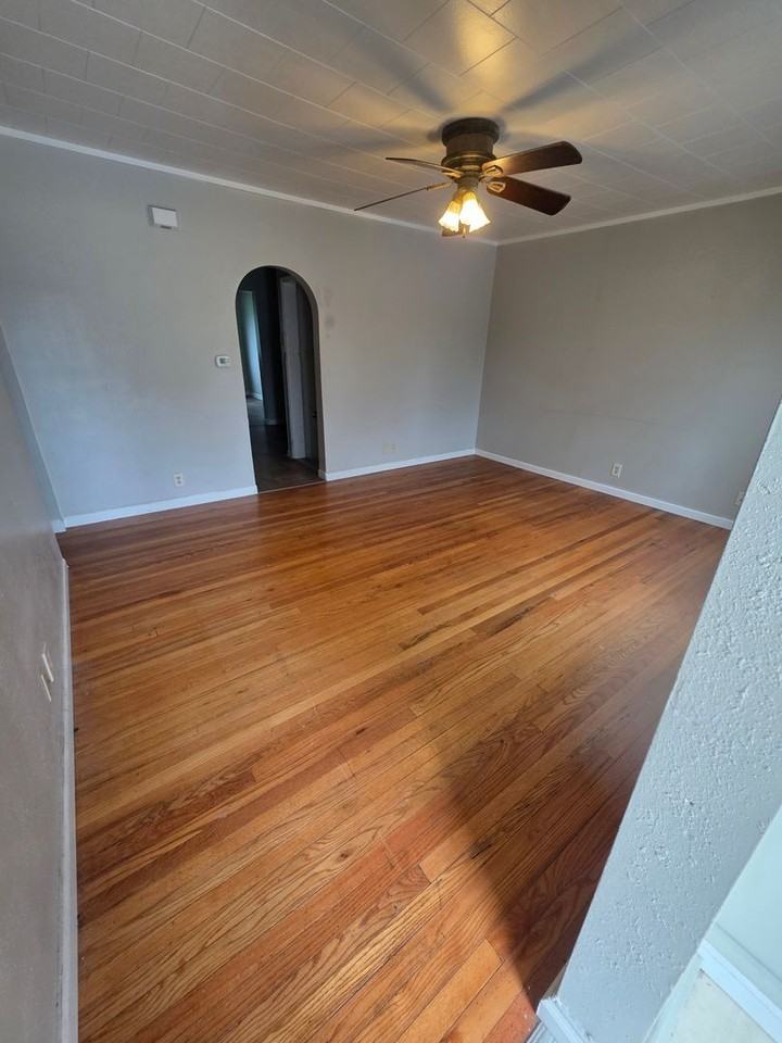 201 W Monroe Ave - Photo 2 of 6