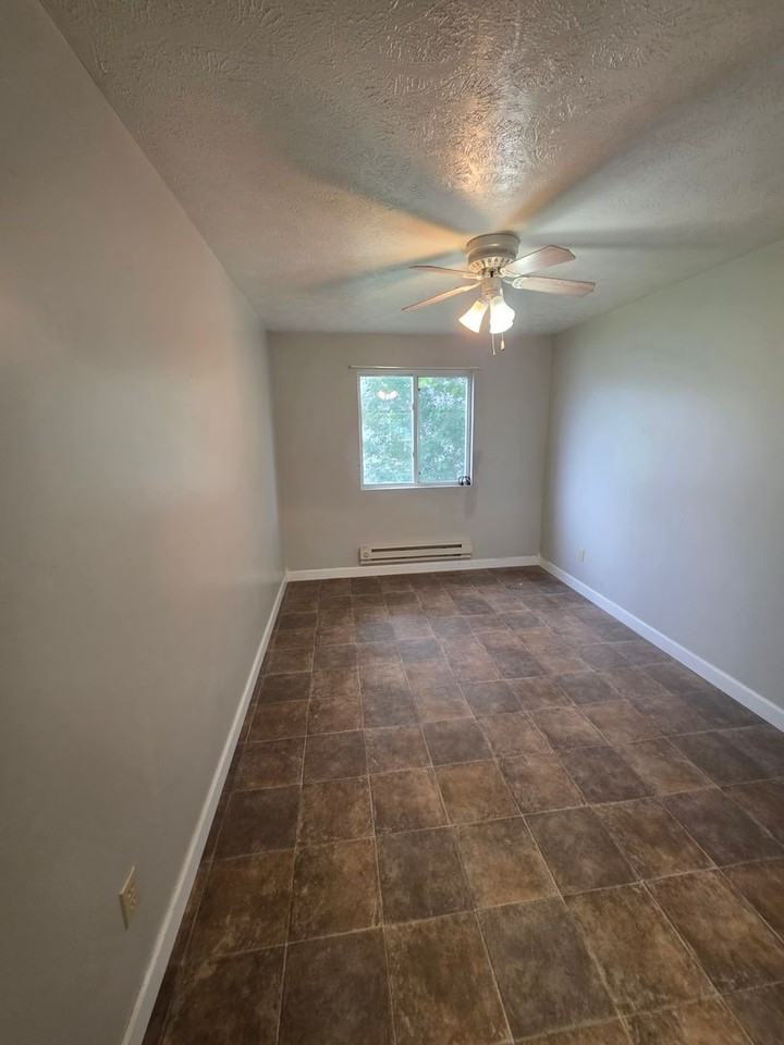 201 W Monroe Ave - Photo 3 of 6