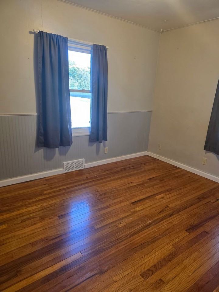 201 W Monroe Ave - Photo 5 of 6