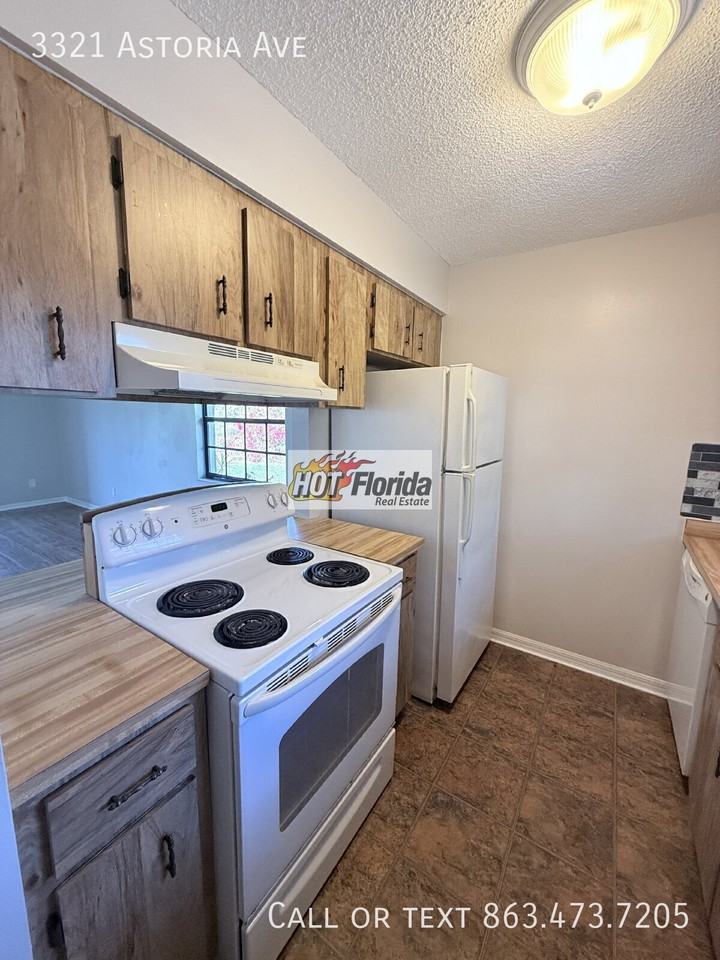 3321 Astoria Ave - Photo 3 of 13