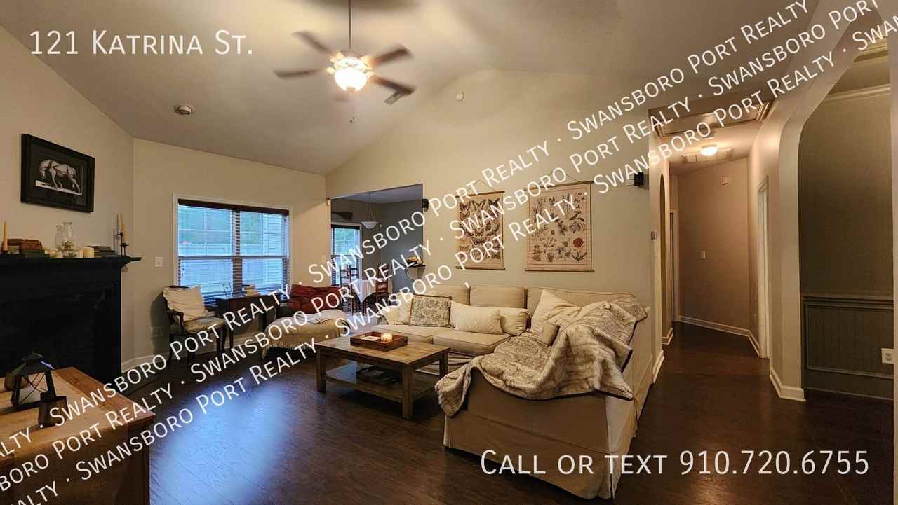 121 Katrina St - Photo 7 of 44