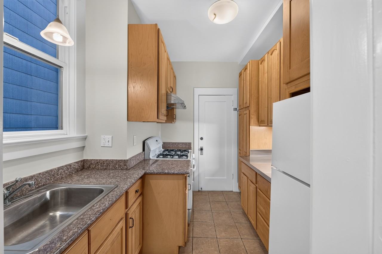 1477 California Street - Photo 4 of 12