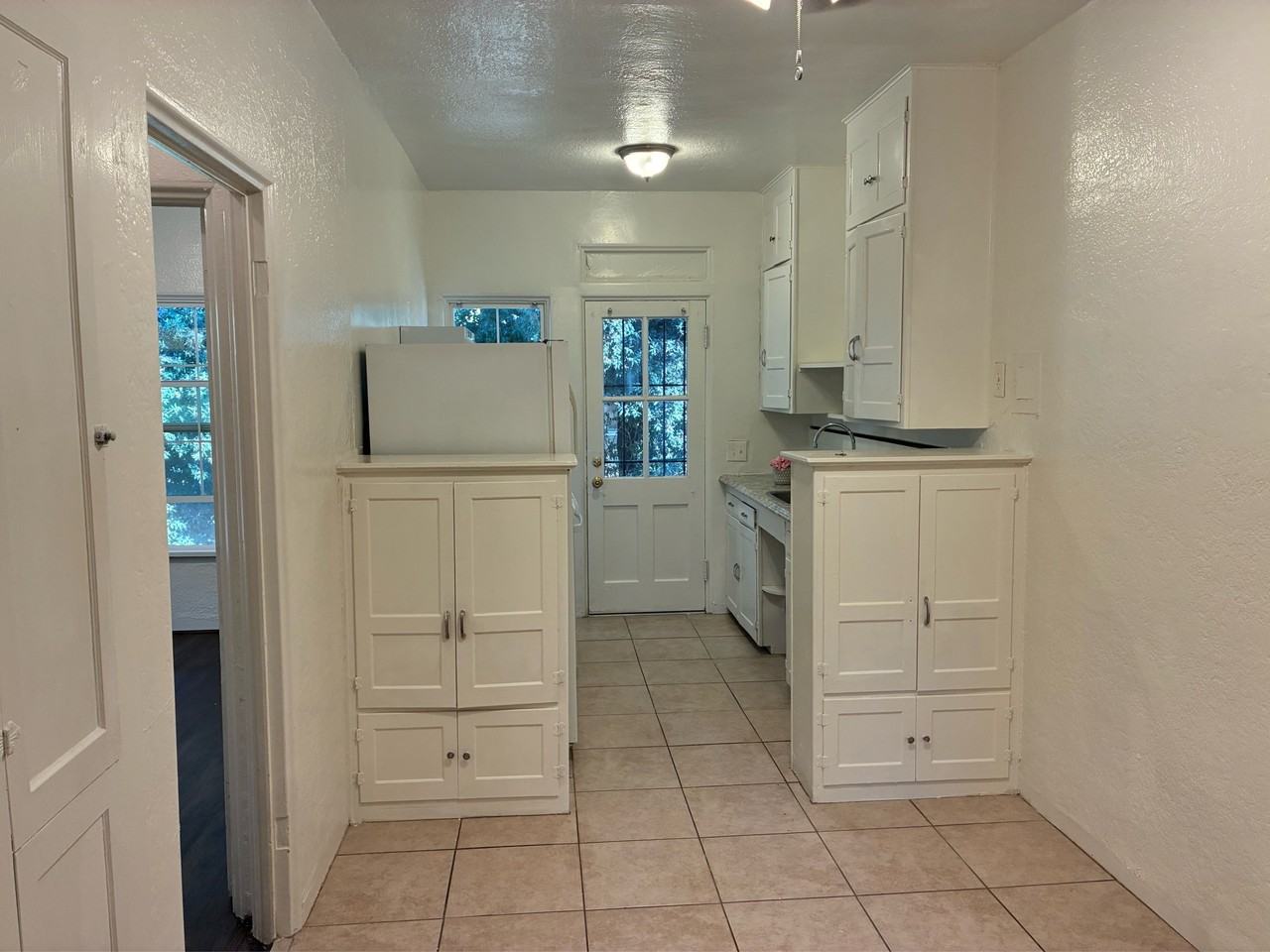 201 Jones Street - Photo 4 of 12