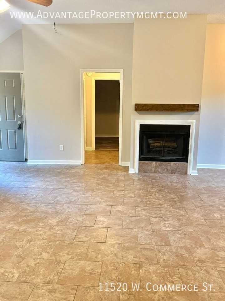 11520 W Commerce St - Photo 3 of 19
