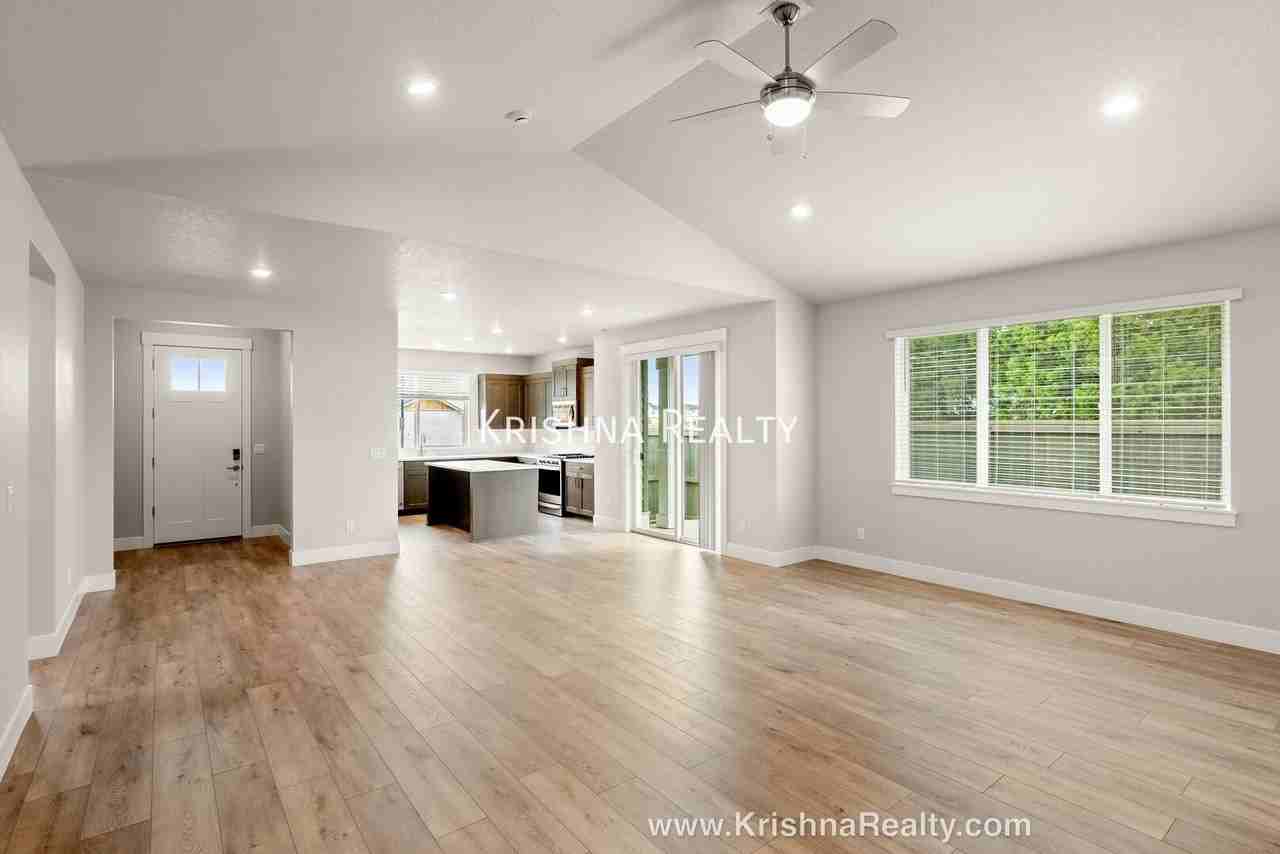 6542 Se Silvergrass St - Photo 3 of 31