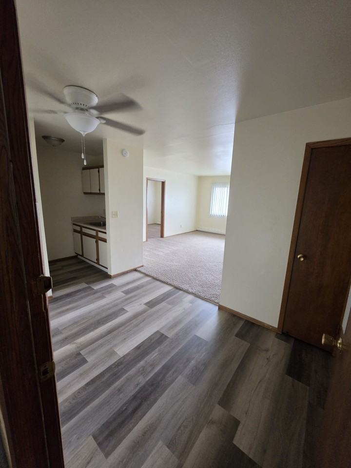 100 W Grove Street - Photo 4 of 25