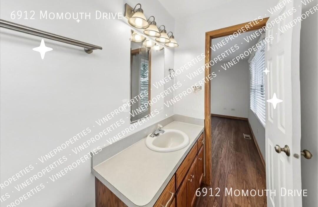 6912 Monmouth Dr - Photo 4 of 10