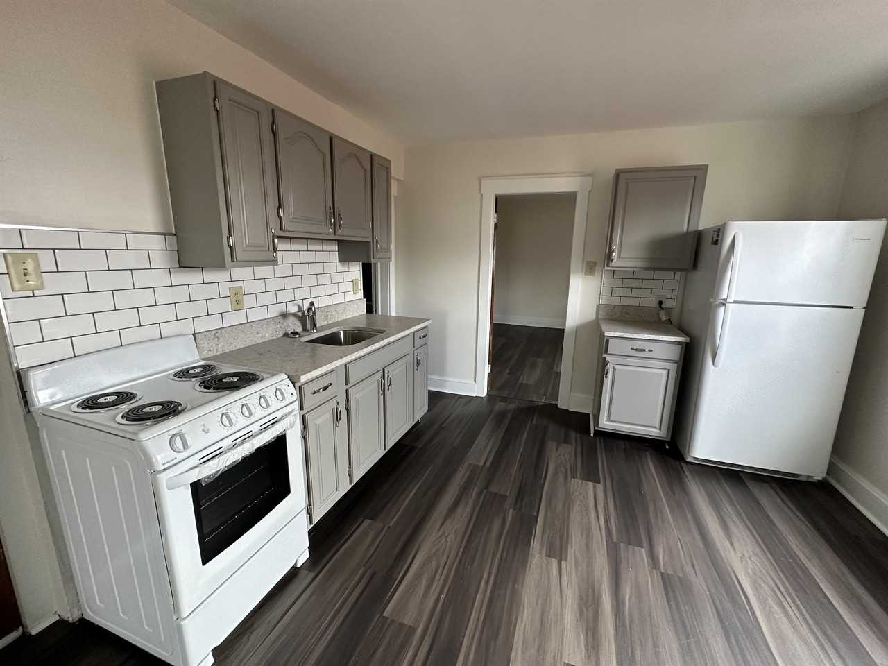 424-426 N Locust St - Photo 7 of 12