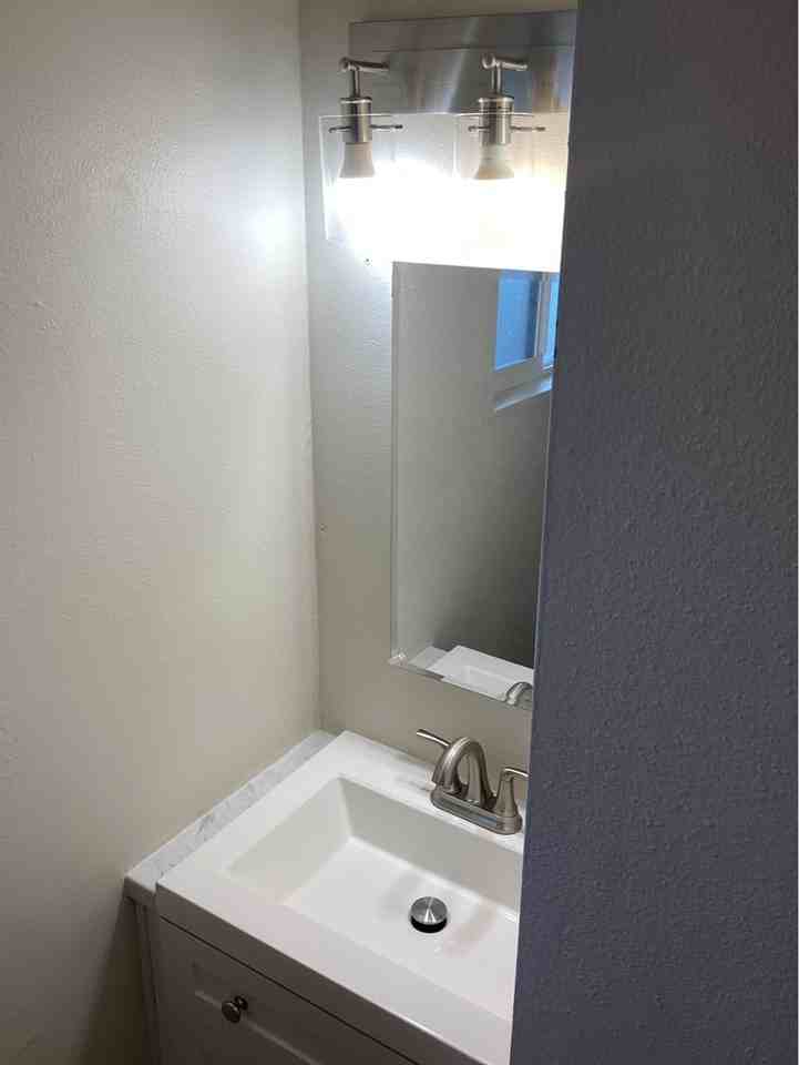 353 Northeast 5th Street - Photo 7 of 11