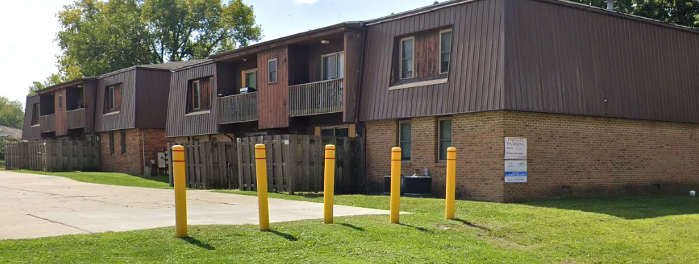 105 Surrey Court - Photo 2 of 2