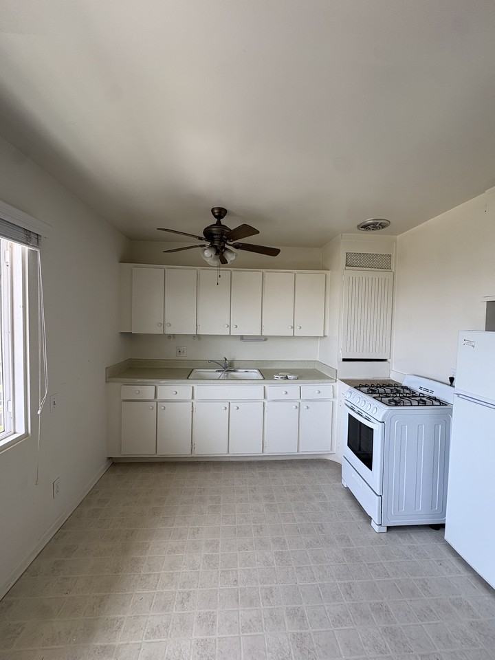2161 Lillie Avenue - Photo 5 of 11