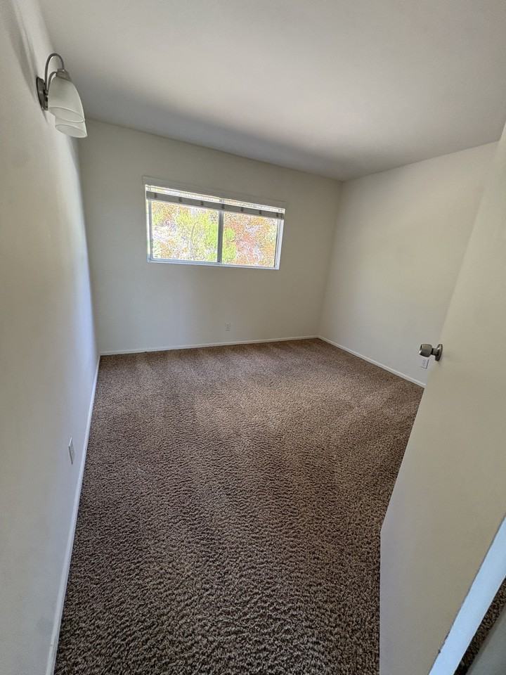 2161 Lillie Avenue - Photo 6 of 11