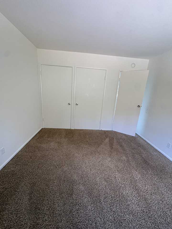 2161 Lillie Avenue - Photo 7 of 11