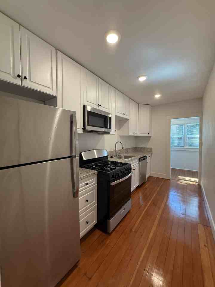 2800 H Street - Photo 3 of 9