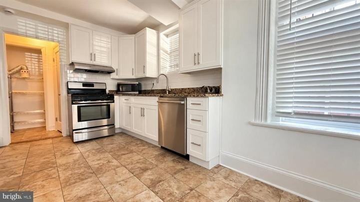 320 6th Street Northeast - Photo 4 of 9