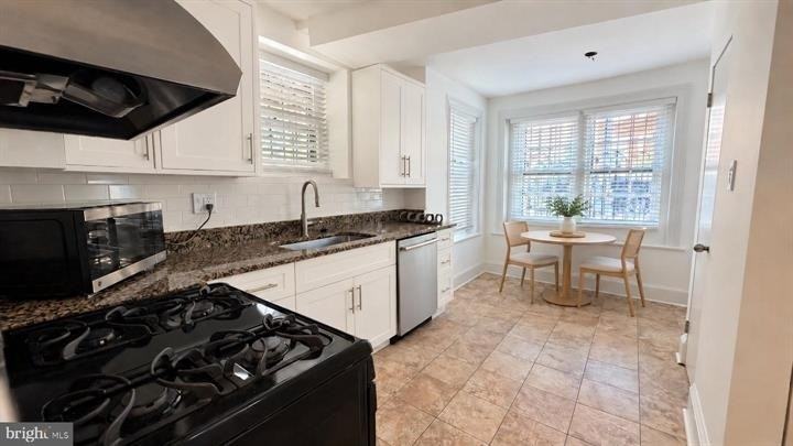 320 6th Street Northeast - Photo 6 of 9