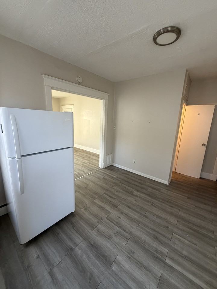 2070-2072 Elm Ave - Photo 5 of 25