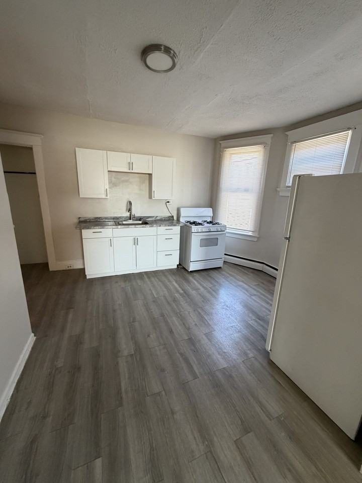 2070-2072 Elm Ave - Photo 6 of 25